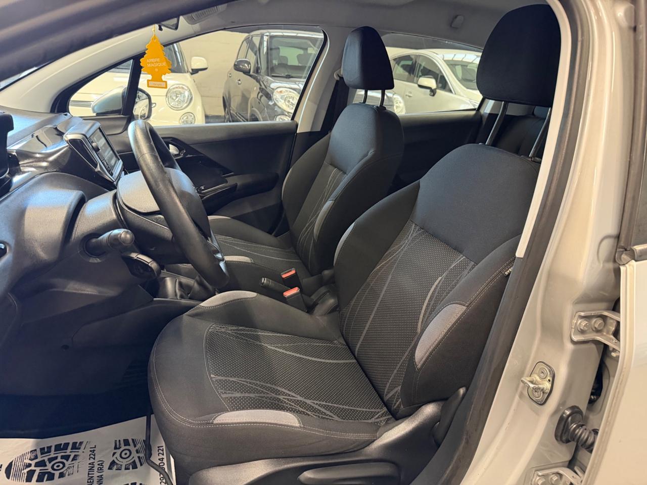 Peugeot 208 1.4 HDi 68 CV 5 porte Allure
