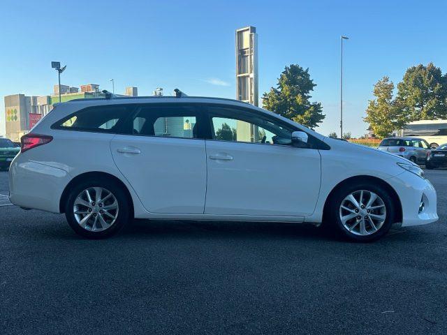 TOYOTA Auris Touring Sports 1.4 D-4D Lounge