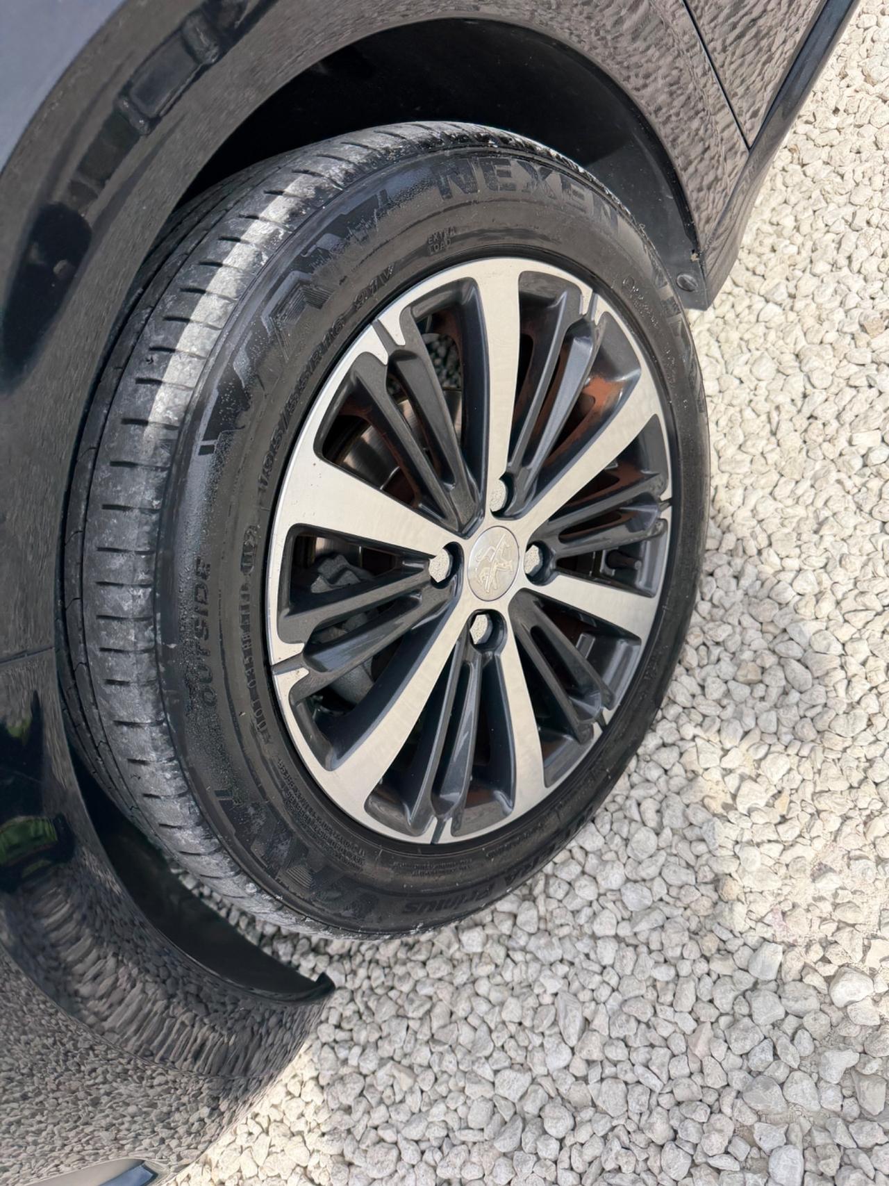 Peugeot 208 PureTech 82 5 porte Allure