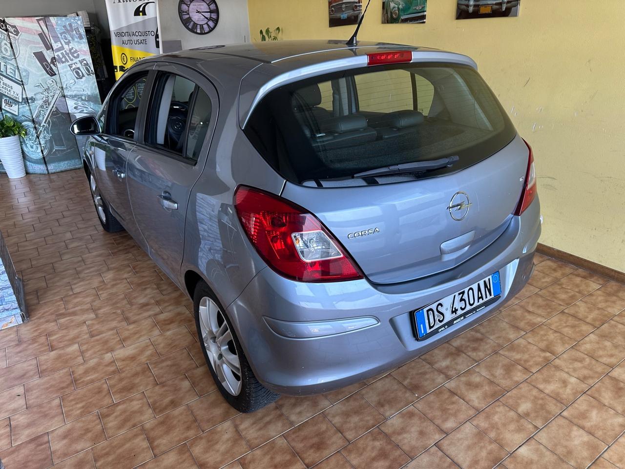 Opel Corsa 1.2benz. Cambio automatico 128.000km