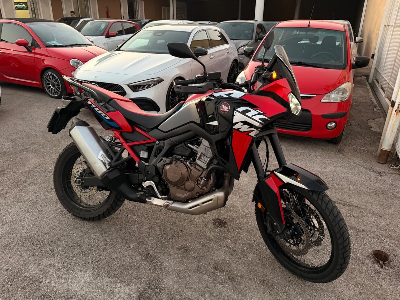 Honda Africa Twin 1100 Manuale possibilità di finanziamento