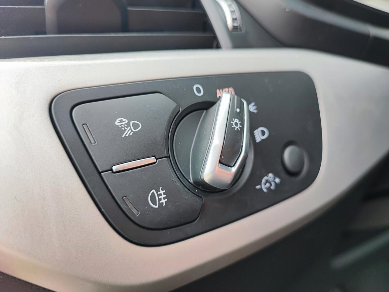 Audi A4 Avant 40 TDI quattro S tronic line edition