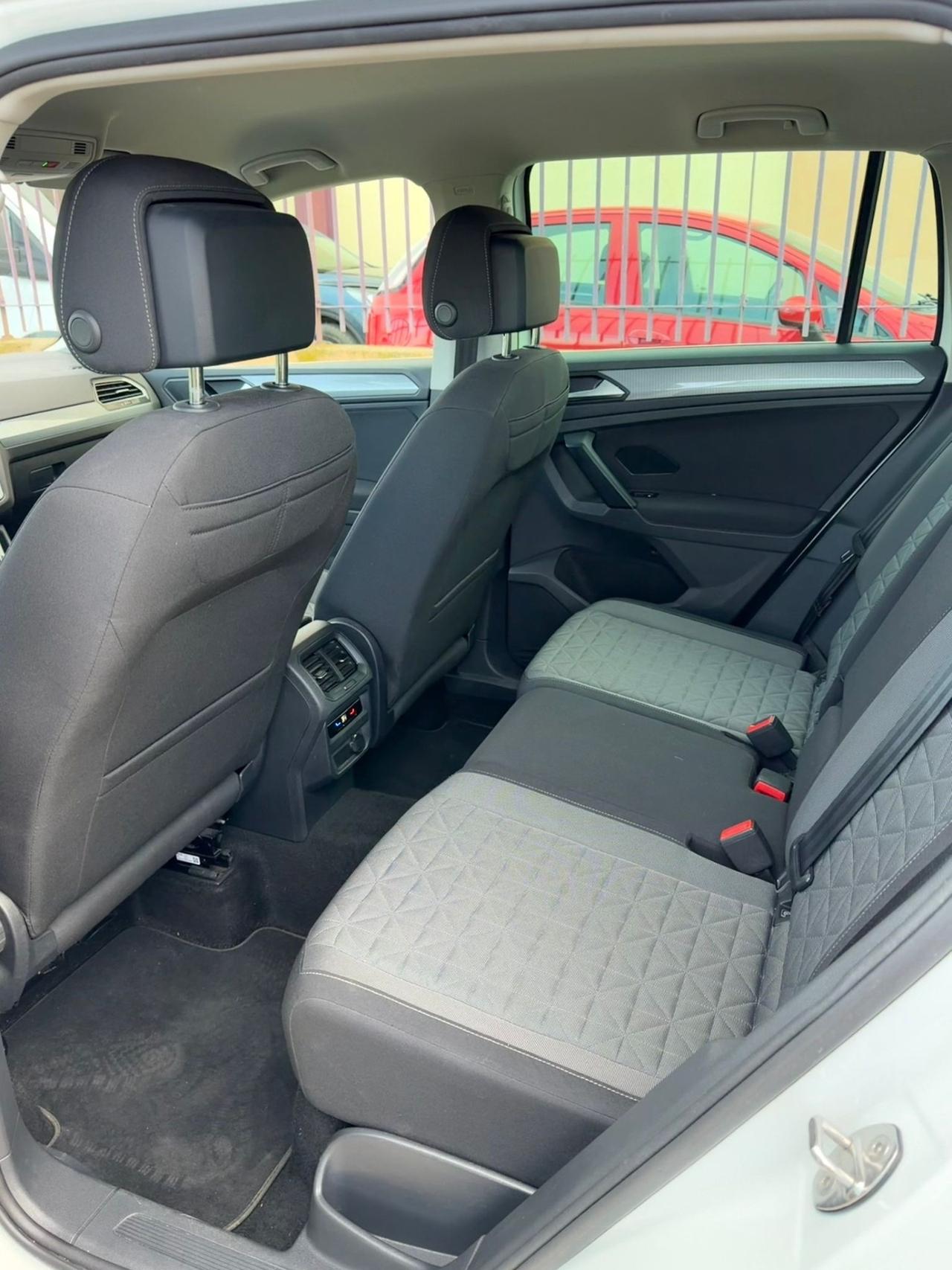 Volkswagen Tiguan 2.0 TDI 150 CV SCR DSG R-Line