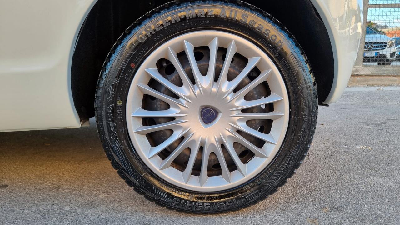Lancia Ypsilon 1.3 MJT 75 CV Platino