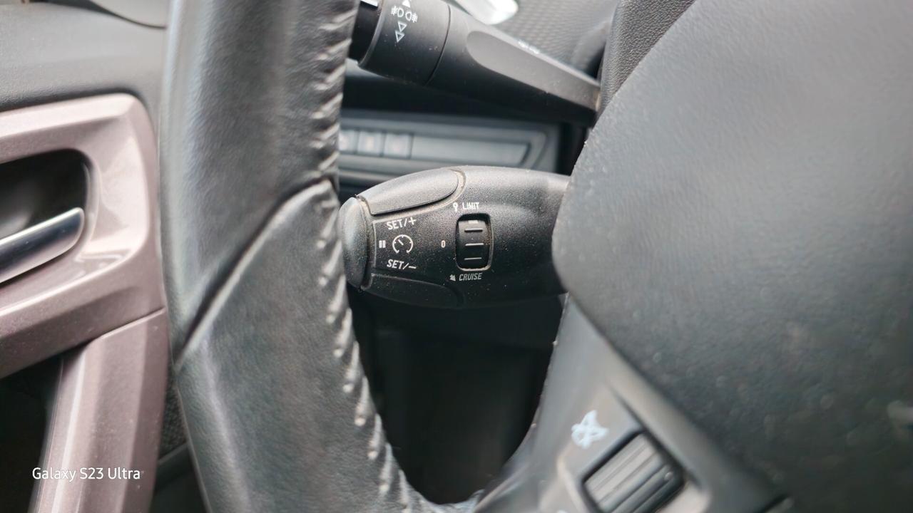 Suv PEUGEOT 2008 EURO 6B OK NEOPATENTATI GARANZIA 12 MESI