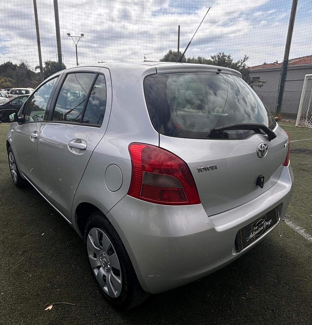 Toyota Yaris 1.0 5 porte