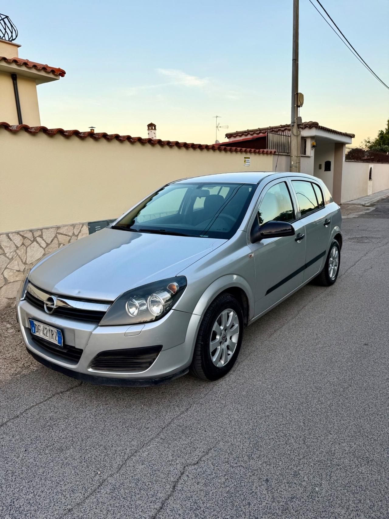 Opel Astra 1.4 16V Twinport 5 porte Enjoy