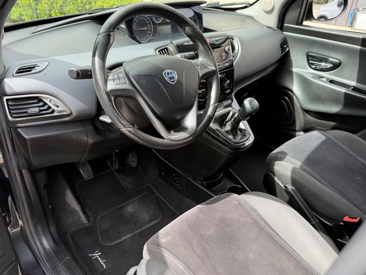 Lancia Ypsilon 1.2 69 CV 5 porte GPL Ecochic Silver