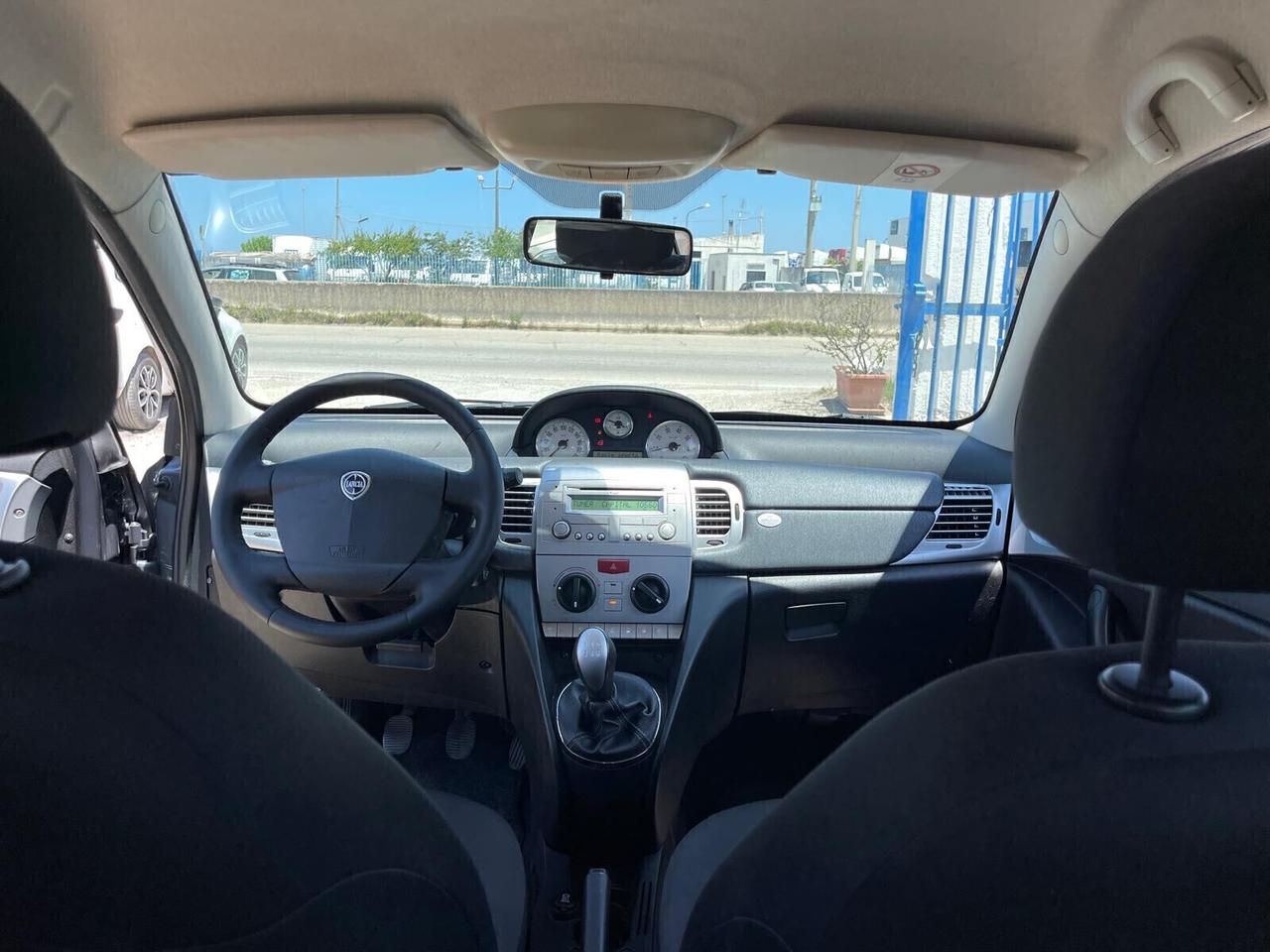 Lancia Ypsilon 1.3 MJT 75 CV Unyca