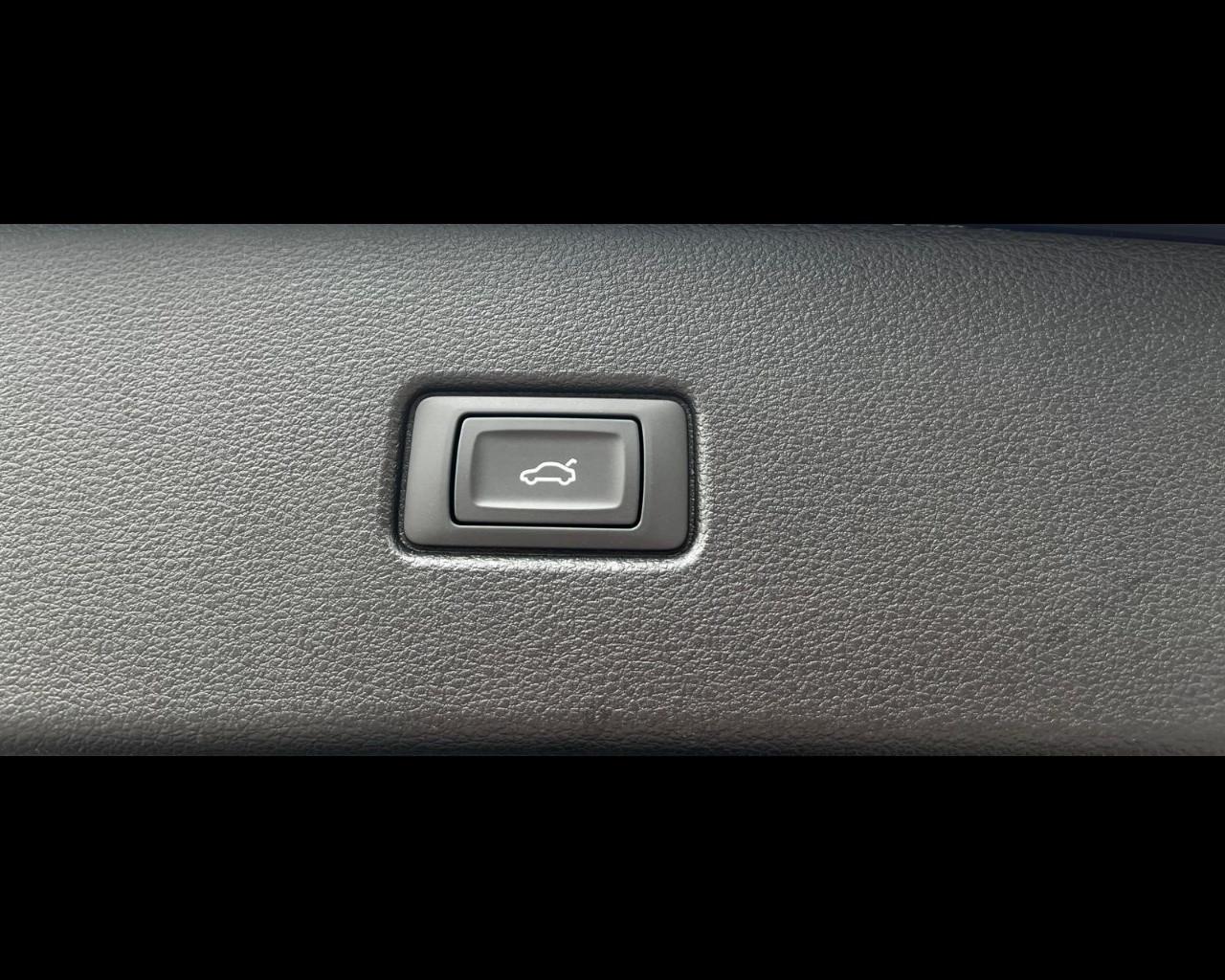 AUDI Audi Q5 Sportback Identity Black 40 TDI quattro 150(204) kW(CV) S tronic