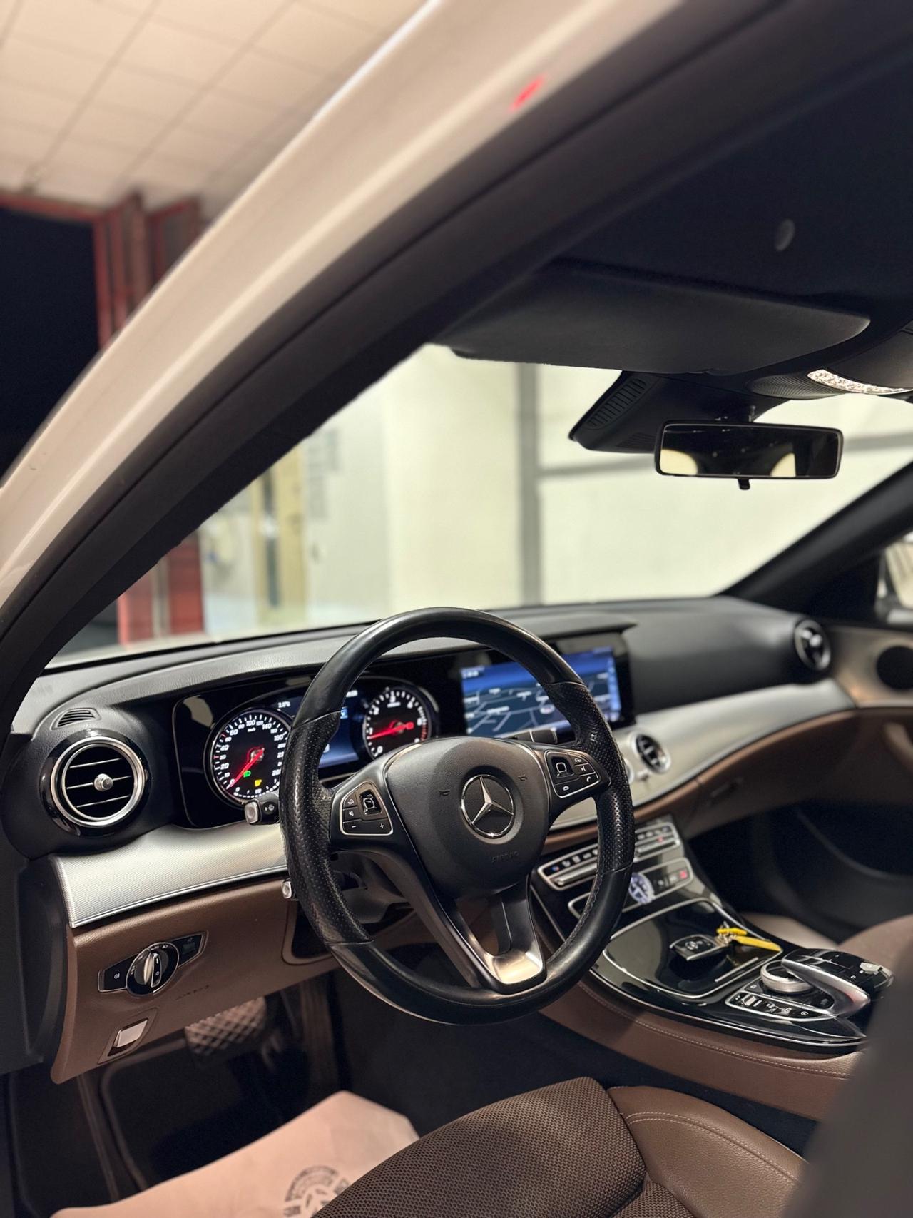 Mercedes-benz E 220 d Auto Premium Plus