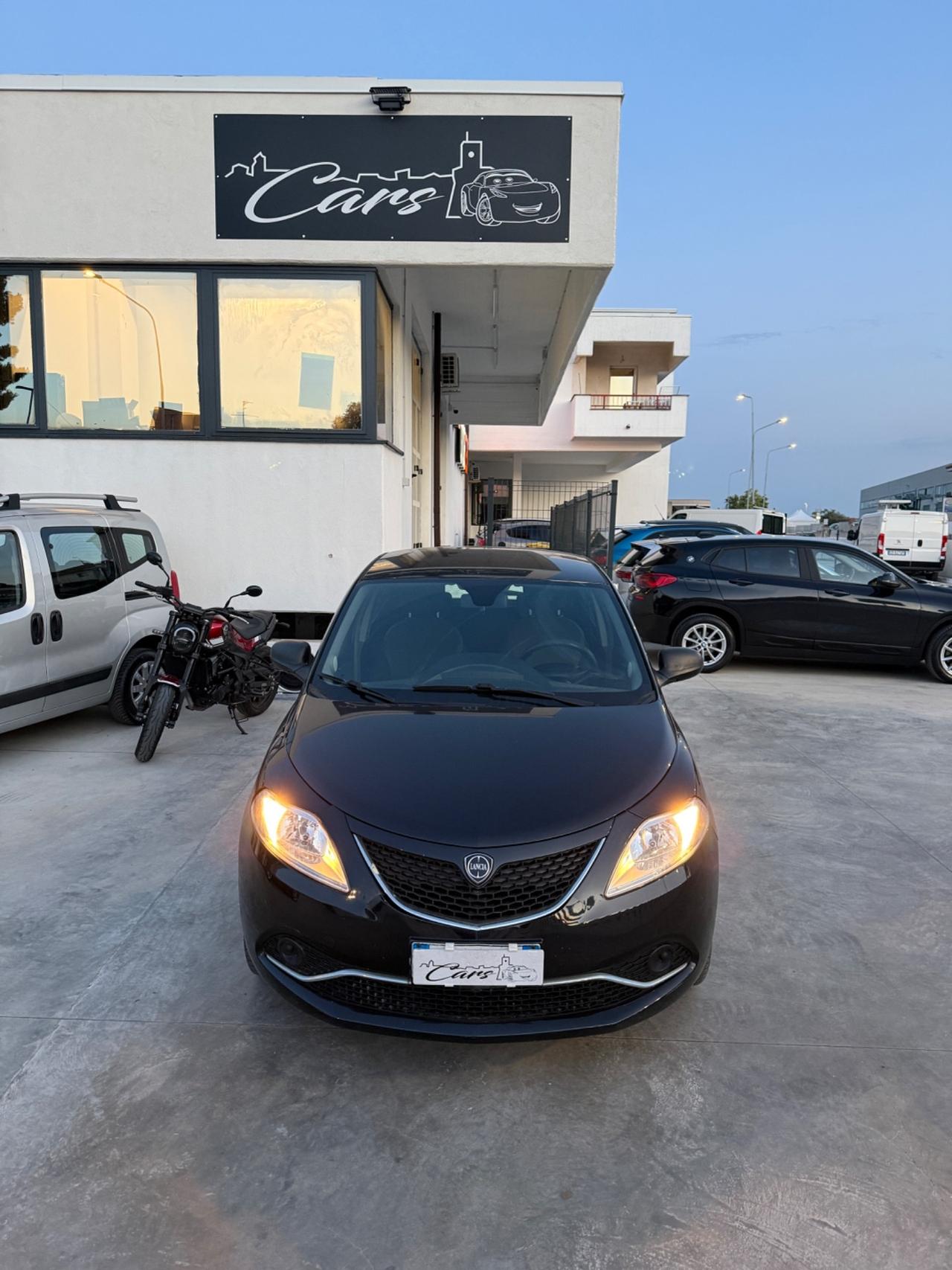 Lancia Ypsilon 1.2 69 CV 5 porte GPL Ecochic Silver