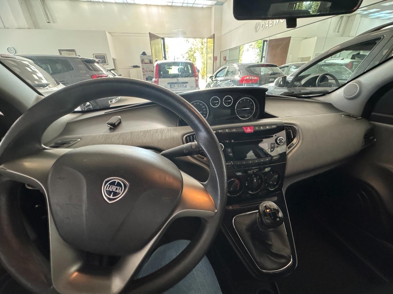 Lancia Ypsilon 0.9 TwinAir 85 CV 5 porte Metano Ecochic Gold - NEOPATENTATI