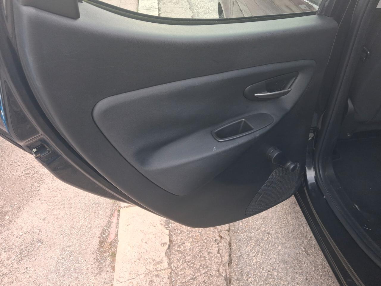 LANCIA YPSILON 1.2 BENZINA 69CVBLACK EDITION