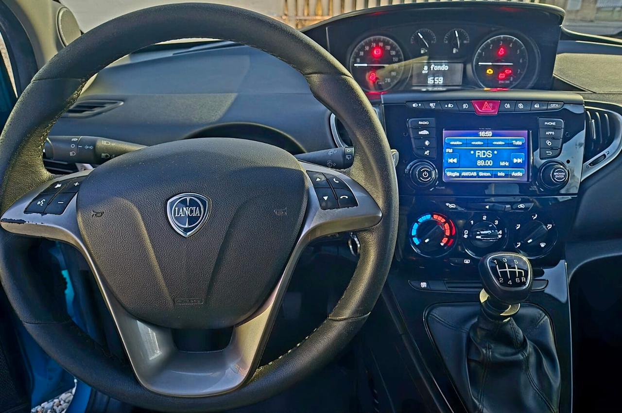 Lancia Ypsilon 1.0 Hybrid Ecochic