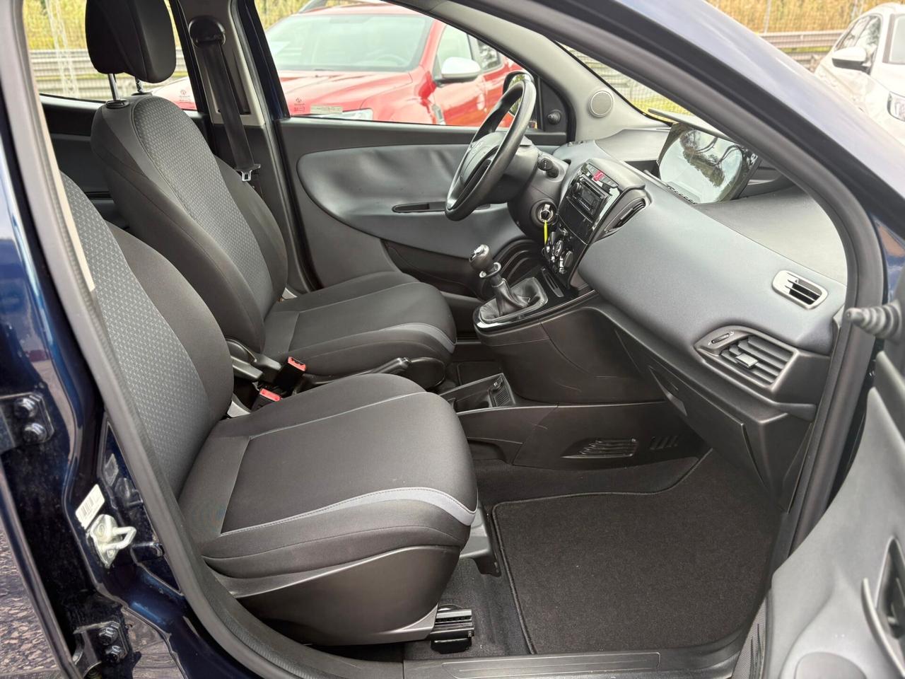 Lancia Ypsilon 1.2 69 CV 5 porte Silver