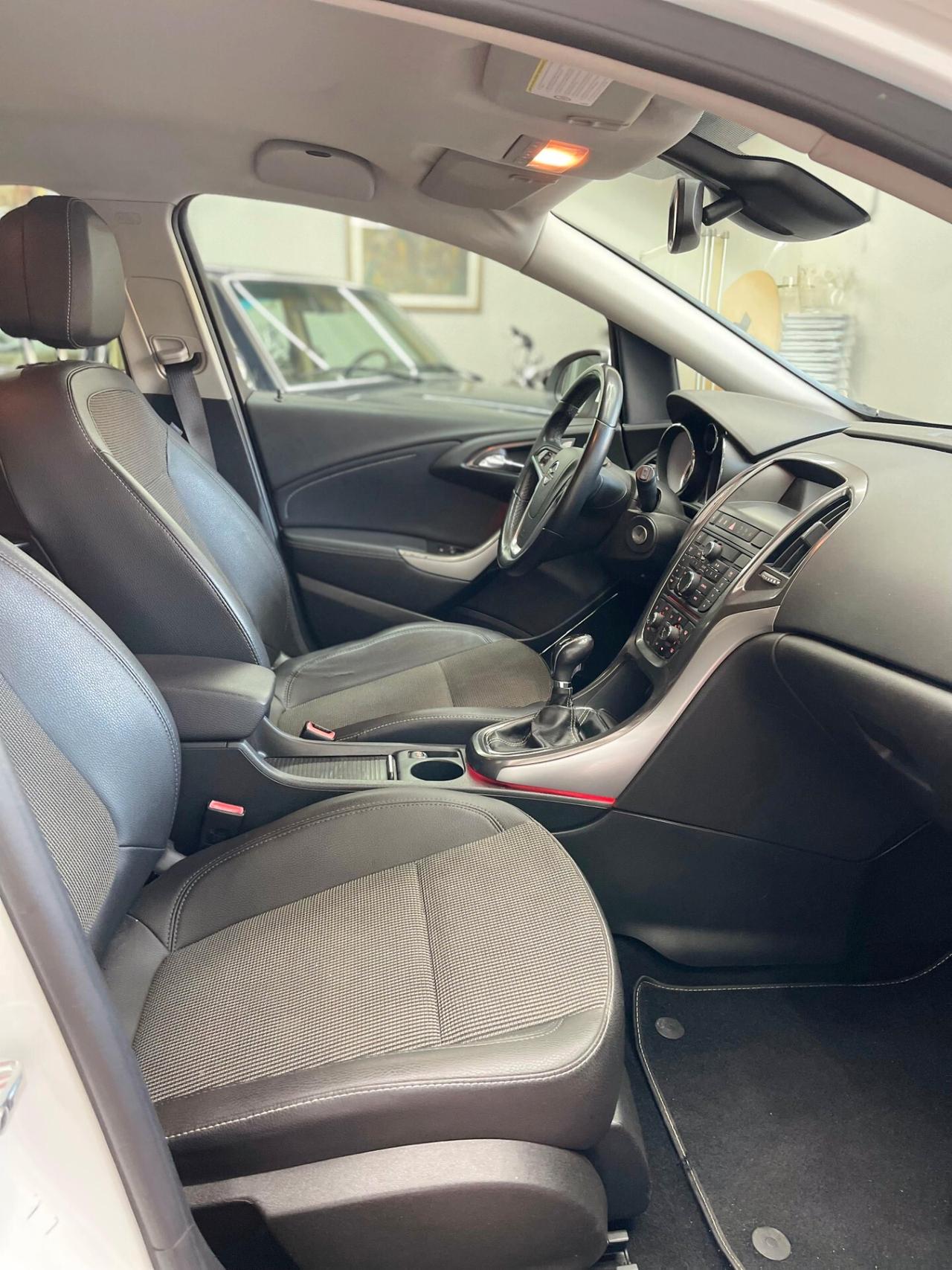Opel Astra 1.4 Turbo 140CV GPL