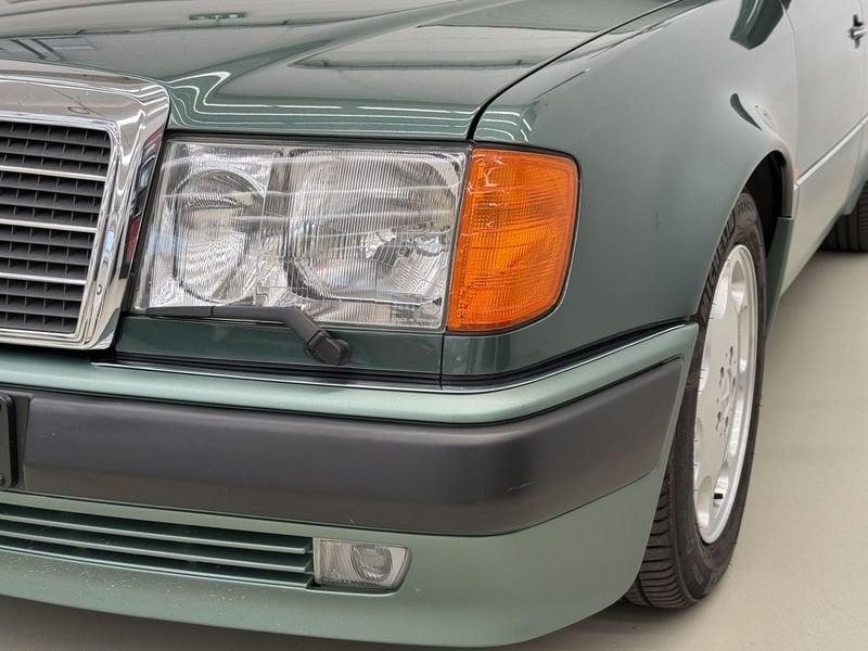 Mercedes-Benz W124 – 500E VERDE MALACHITE METALLICO