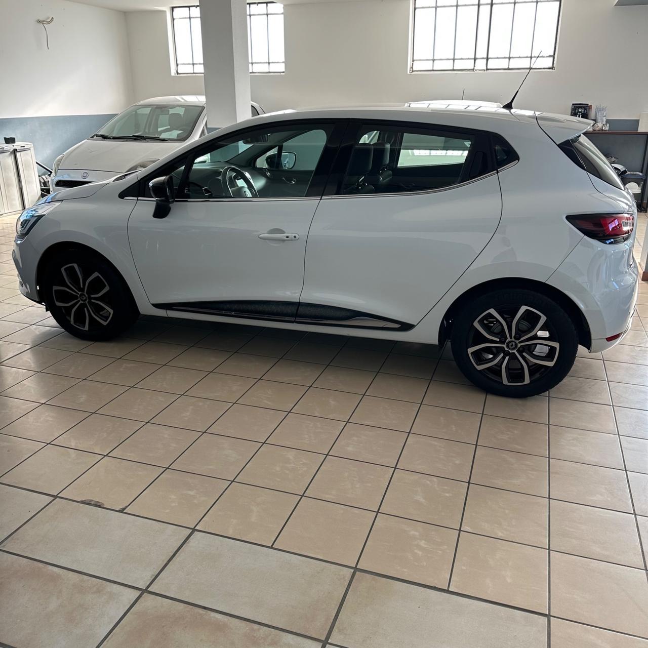 Renault Clio TCe 12V 75 CV 5 porte Moschino Intens