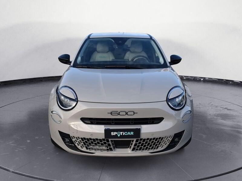 FIAT 600 1.2 Hybrid 110cv La Prima