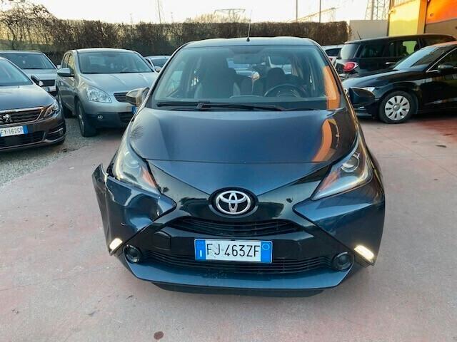 Toyota Aygo 1.0 VVT-i 69 CV 5 porte x-black TSS