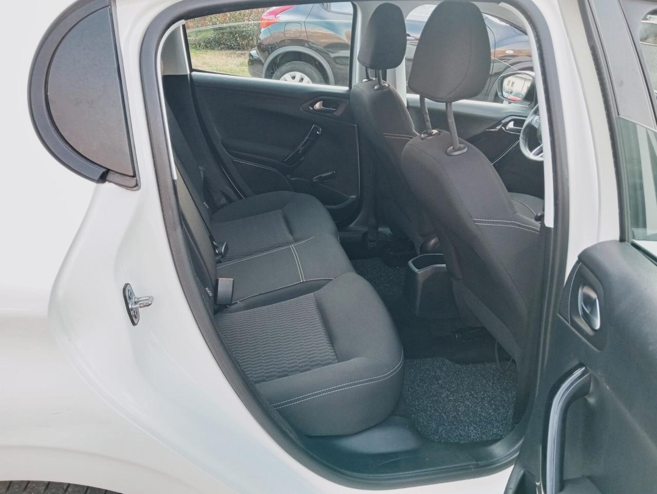 Peugeot 208 PureTech 82 5p. GPL Access