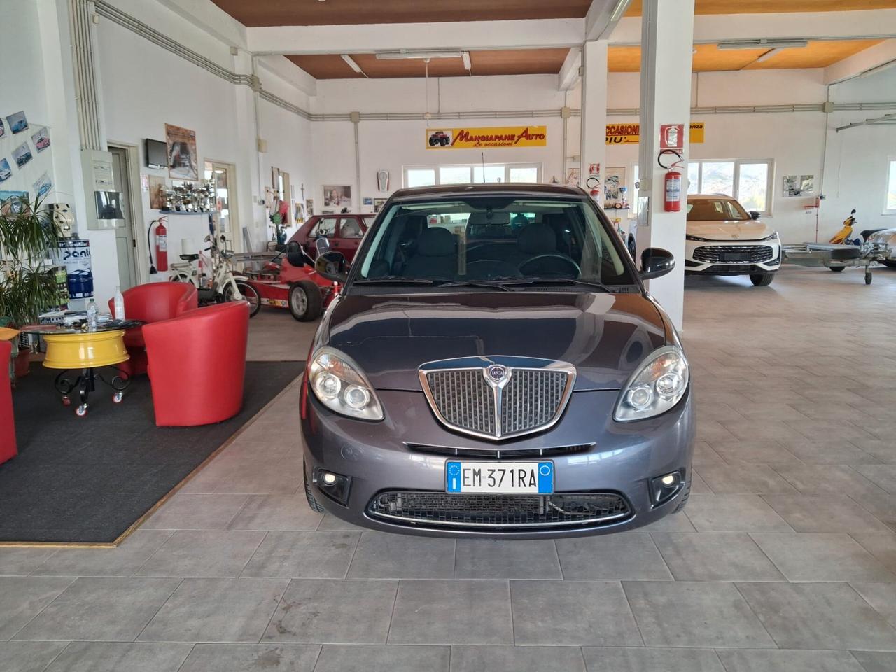 Lancia Ypsilon 1.3 MJT 75 CV Unyca