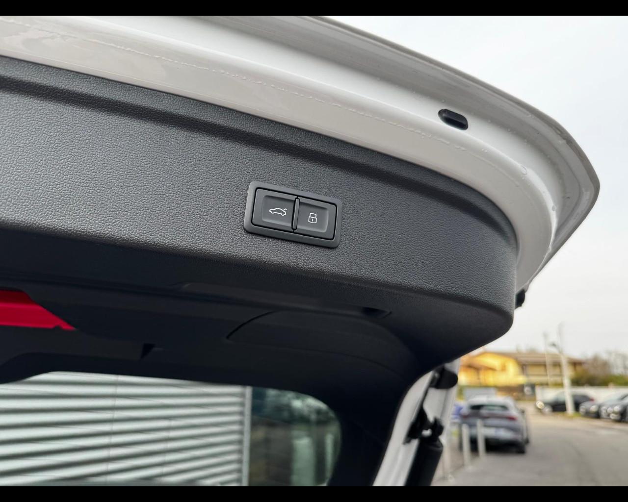 AUDI A3 SPORTBACK 45 TFSIe S-TRONIC S LINE EDITION