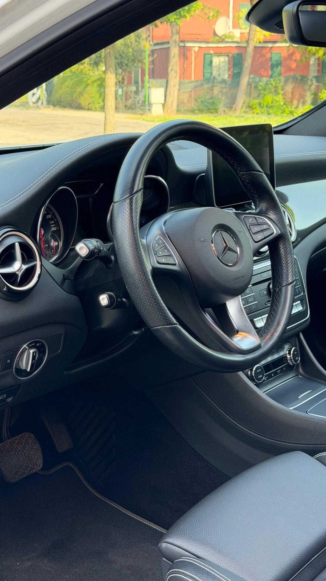 Mercedes-benz GLA 200 Premium night edition