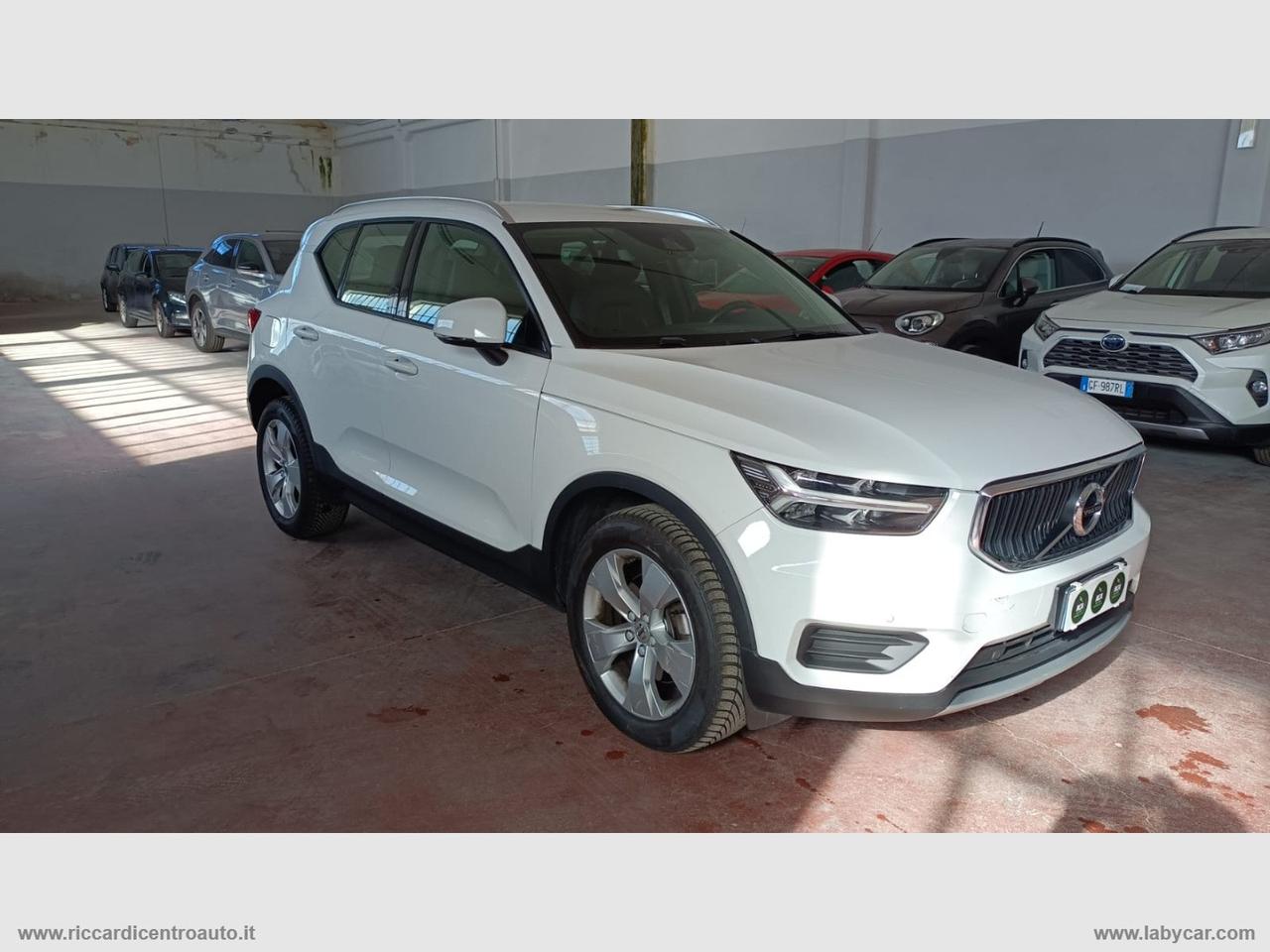 VOLVO XC40 B4 AWD Geartronic Momentum Pro