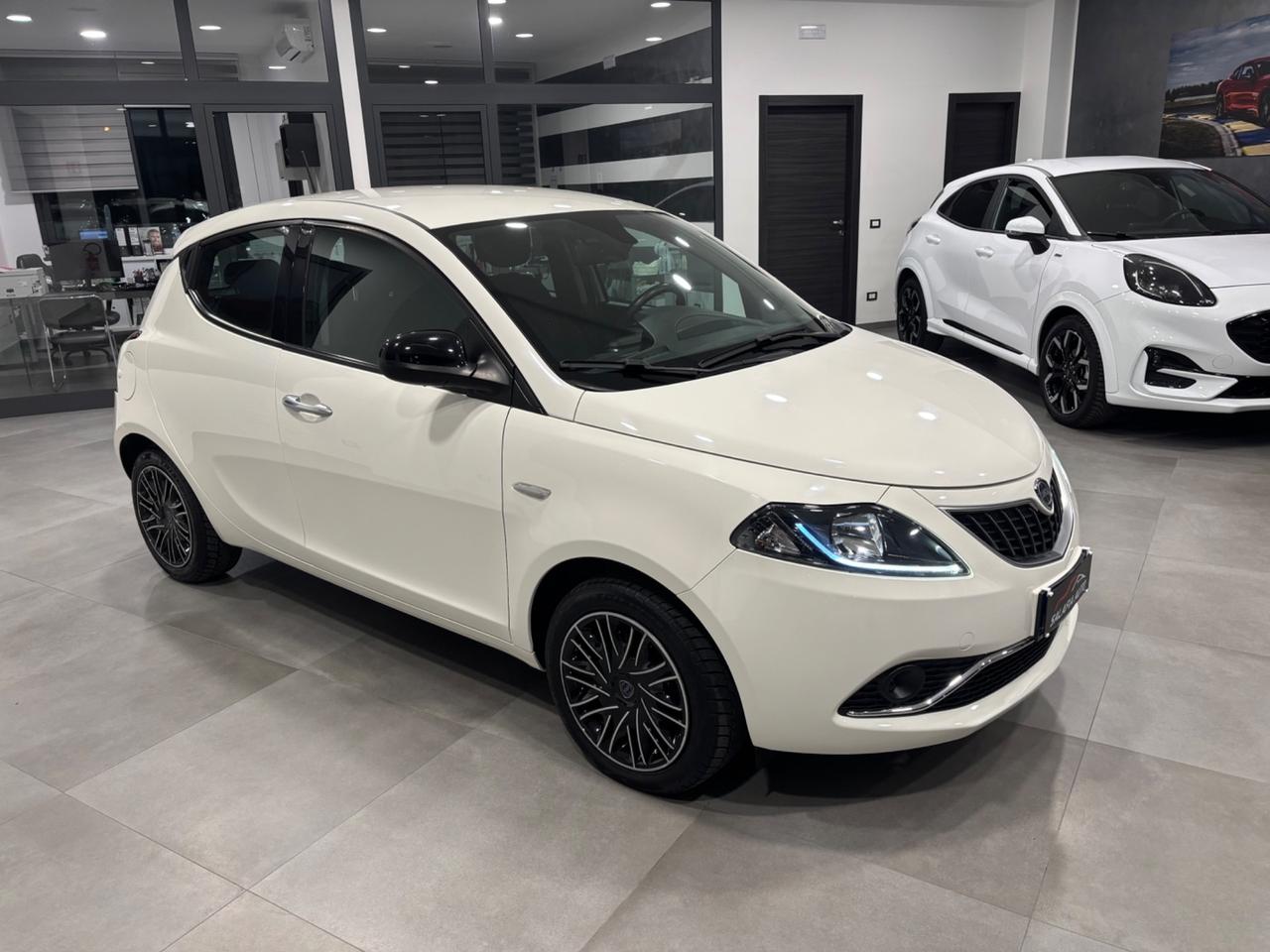 Lancia Ypsilon 1.0 FireFly 5 porte S&S Hybrid Gold Plus