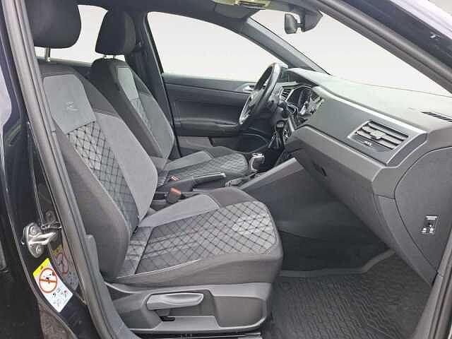 Volkswagen Taigo 1.0TSI 110CV DSG R-Line - NEOPATENTATI