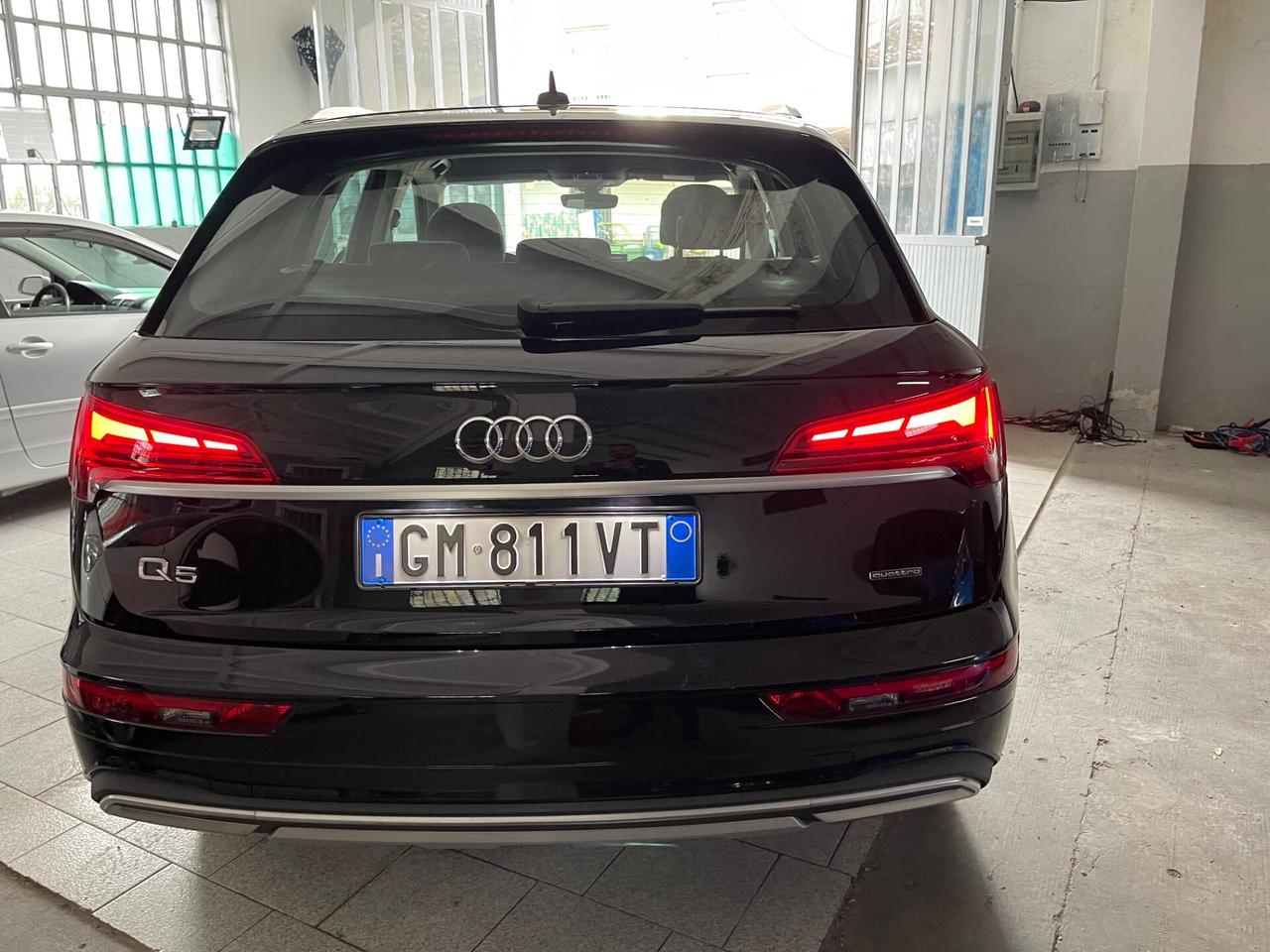 Audi Q5 40 TDI 204 CV quattro S tronic Identity Black