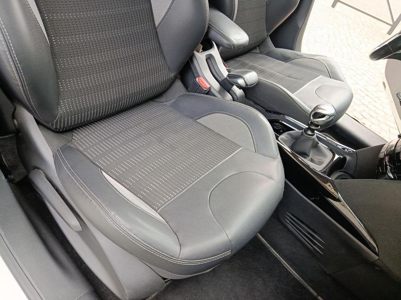 Peugeot 2008 Allure 1.6 Blue HDI 120 #6505
