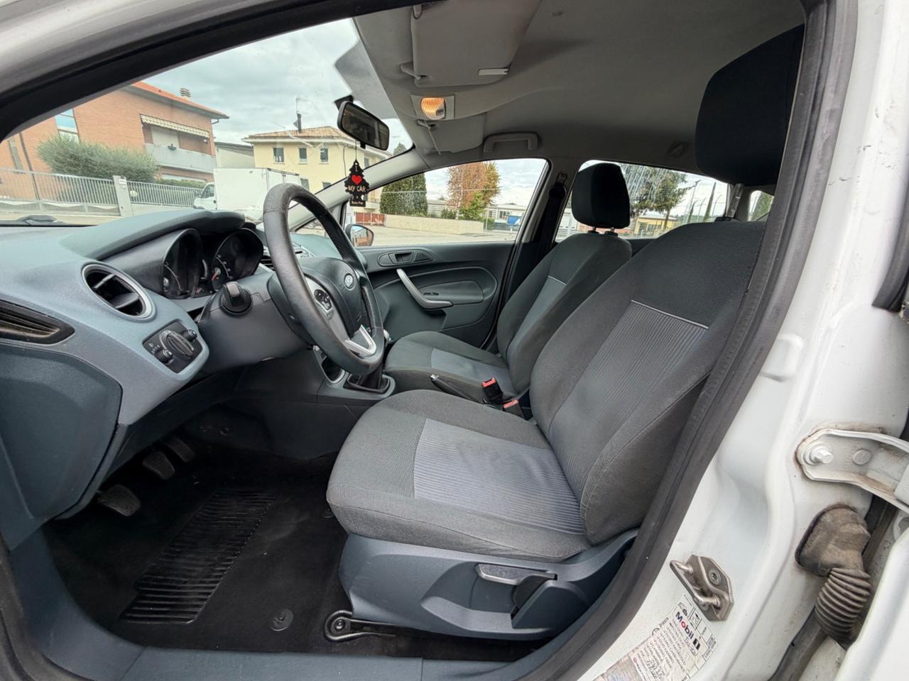 Ford Fiesta 1.4 16V 5p. Bz.- GPL Titanium Bs.