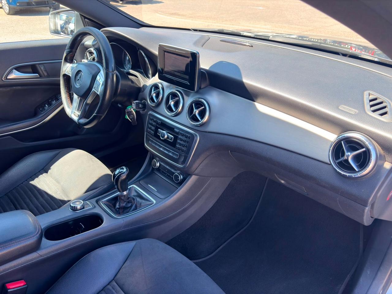 Mercedes-benz CLA 200 Premium