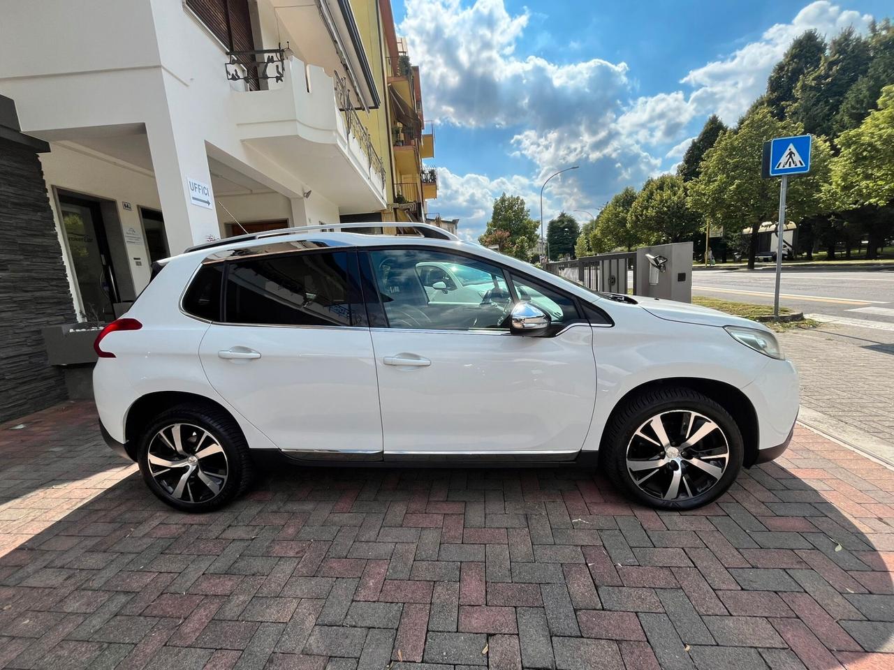 Peugeot 2008 1.6 e-HDi 115 CV Stop&Start Féline