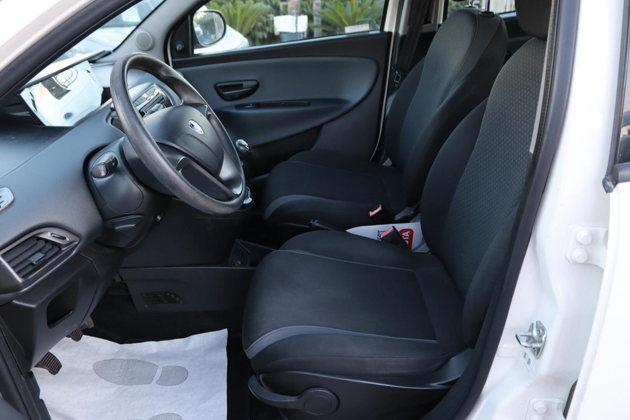 Lancia Ypsilon 1.2 69 CV 5 porte Silver