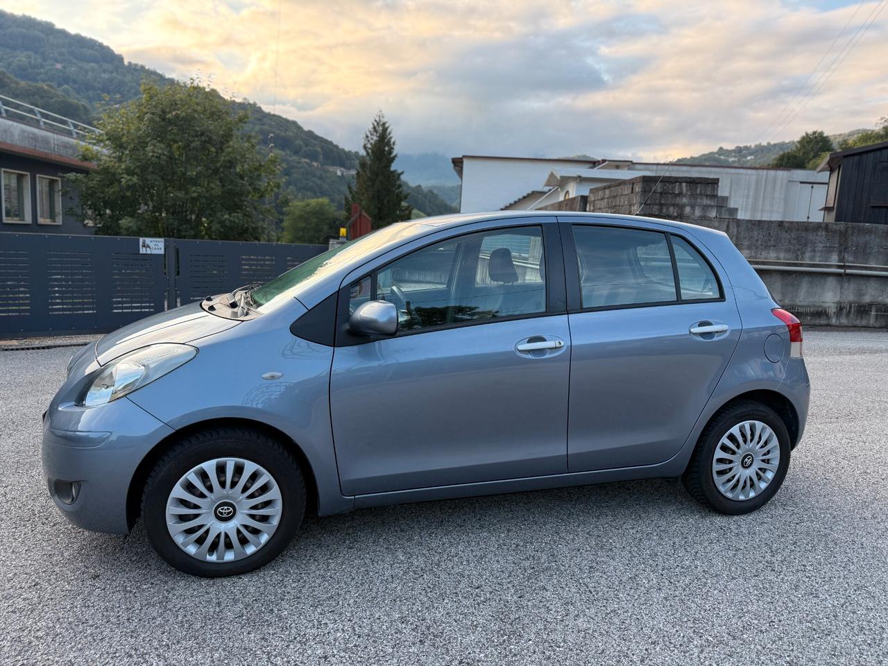 Toyota Yaris 1.3 5 porte Sol 100cv