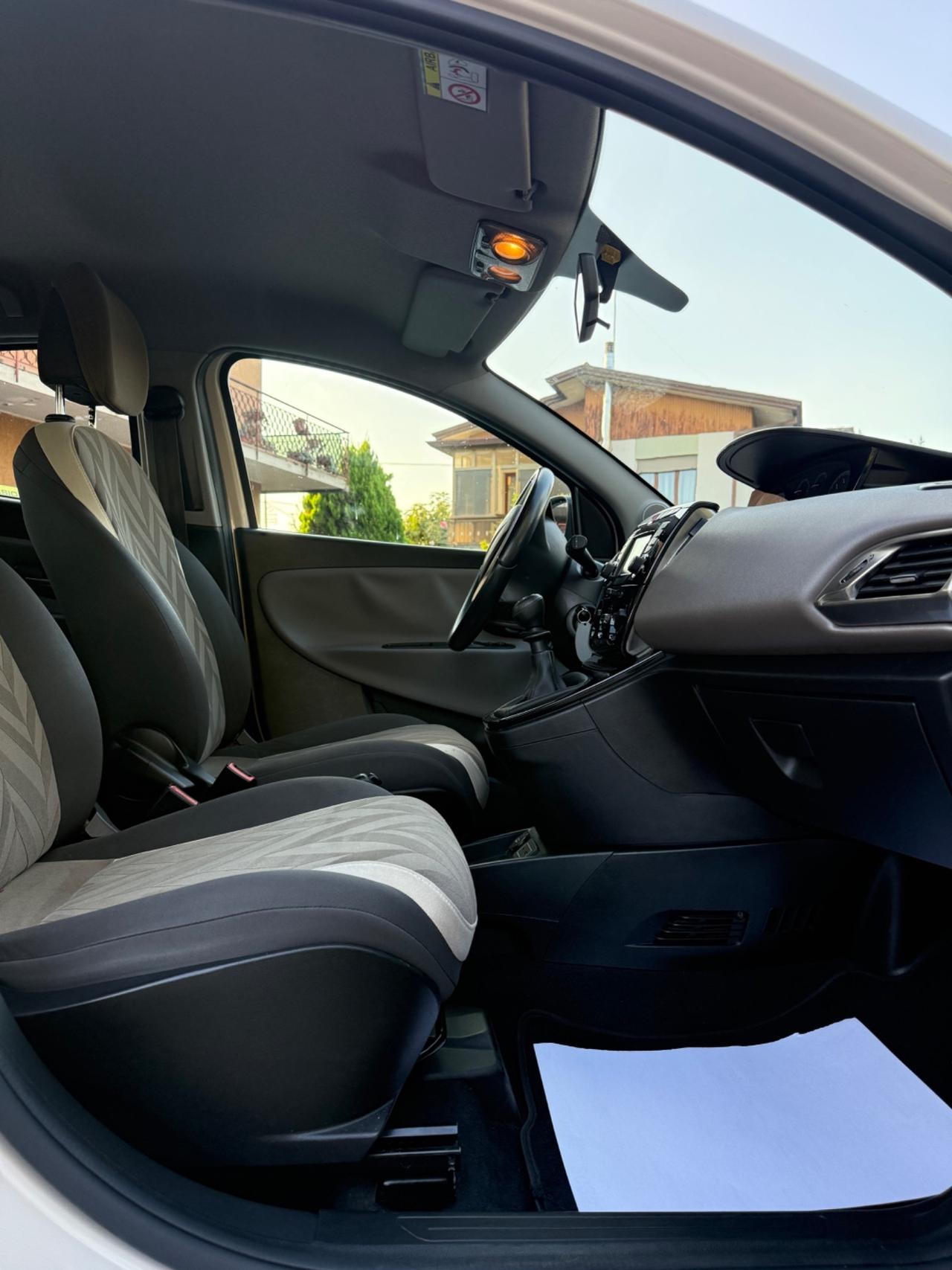 Lancia Ypsilon 1.2 69 CV 5 porte Platinum