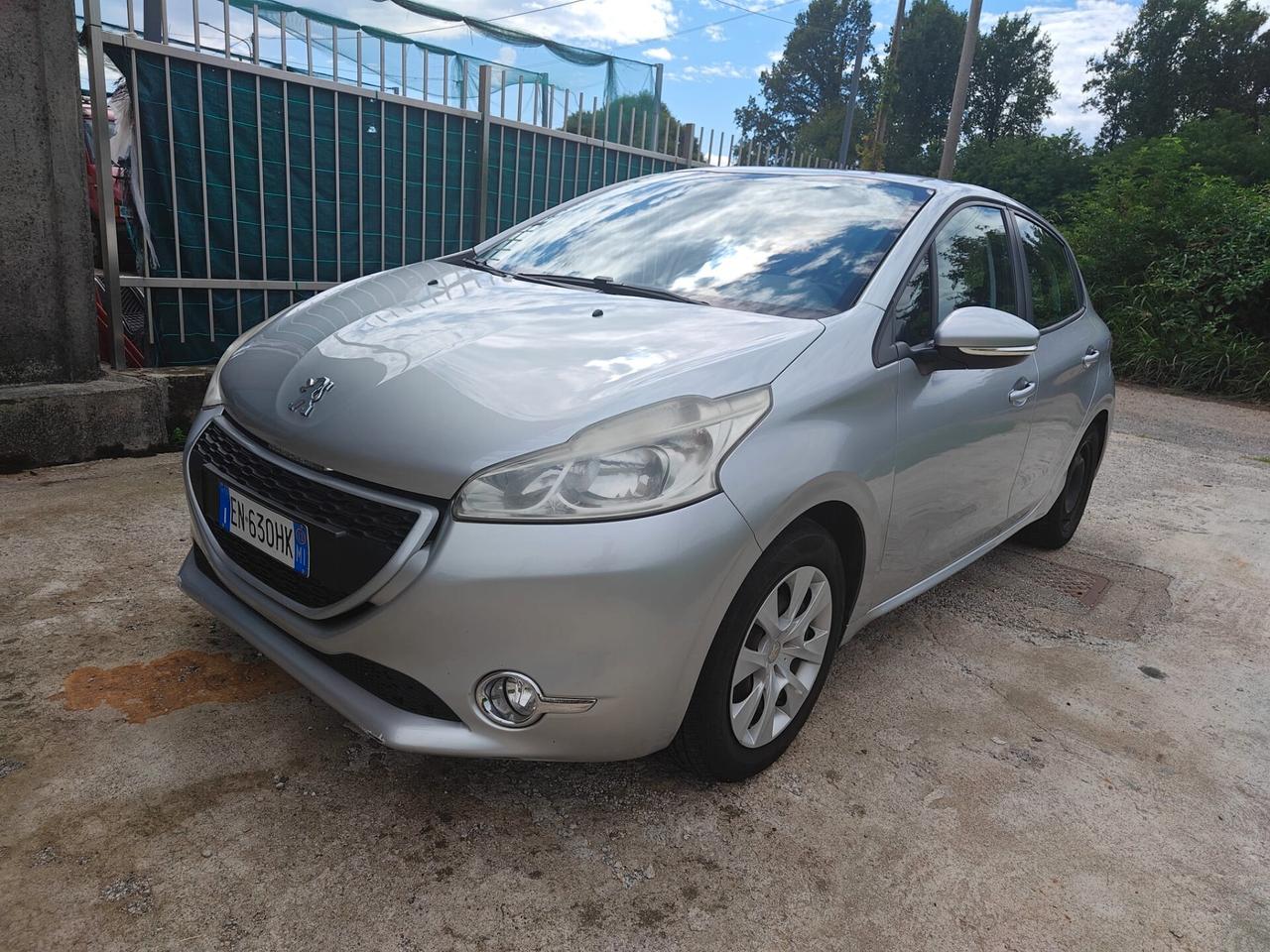 Peugeot 208 benzina