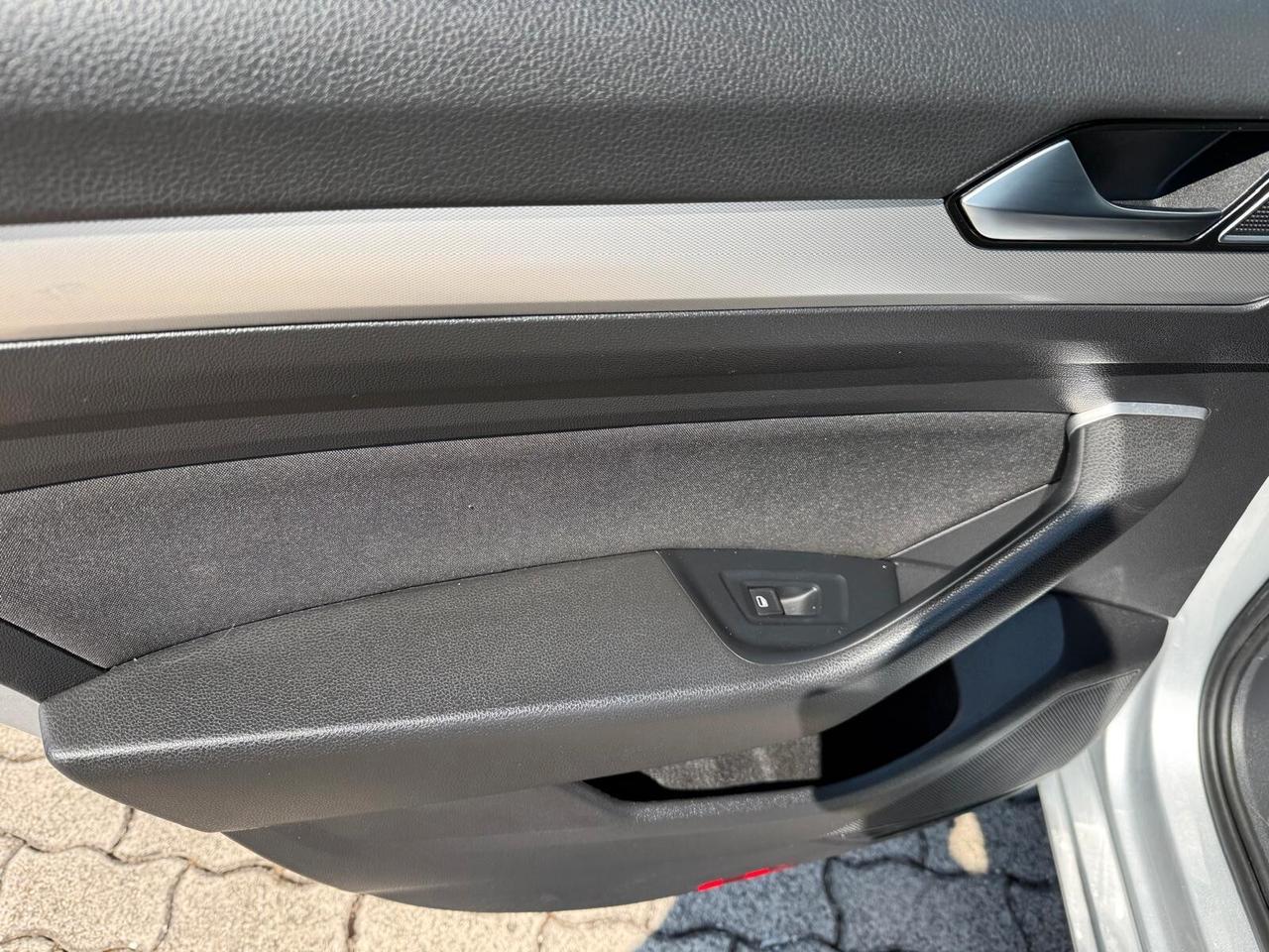 Volkswagen Passat 1.6 TDI Comfortline BlueMotion Technology - ok neopatentati -