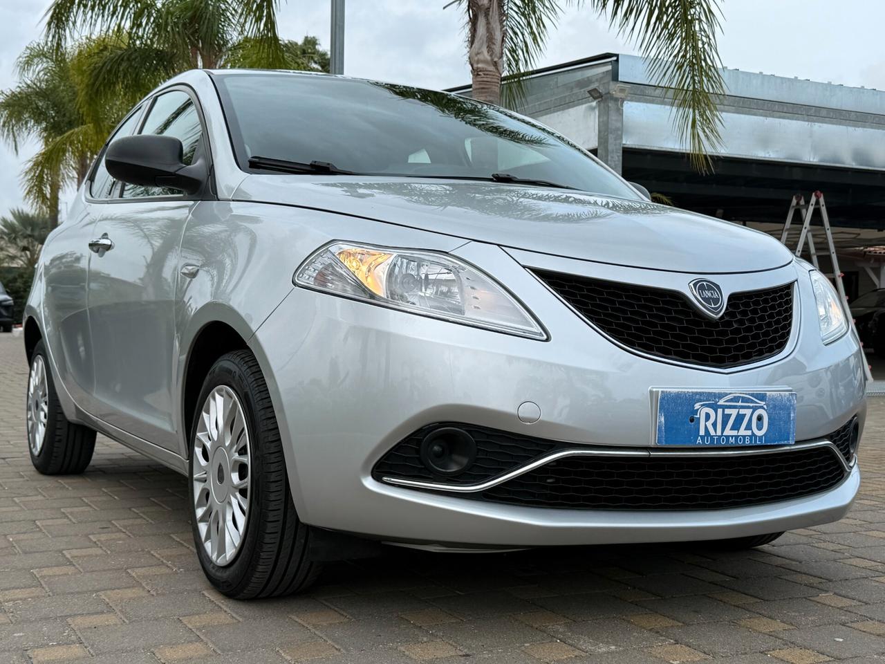 Lancia Ypsilon 1.2 69 CV 5 porte Unyca