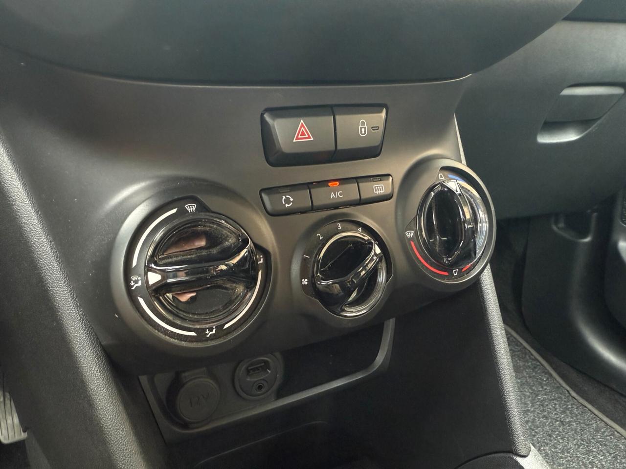 Peugeot 208 Active/1.0 68 CV/5 POSTI/CLIMA