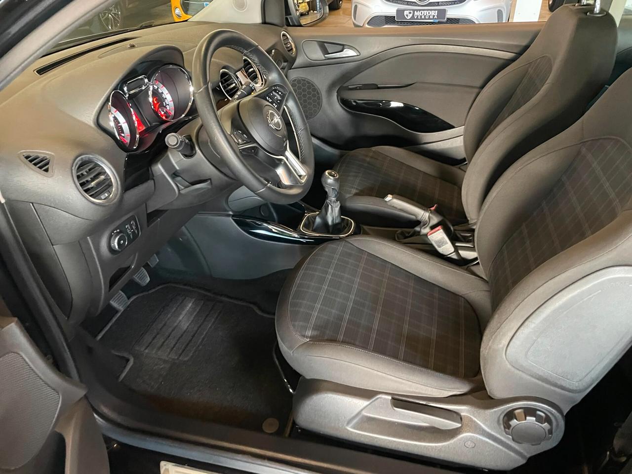 Opel Adam 1.2 70 CV Glam