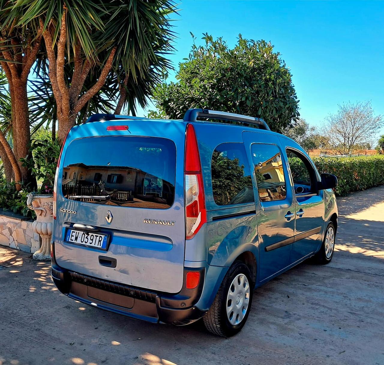 Renault Kangoo TRASPORTO DISABILI PIANALE RIBASSATO