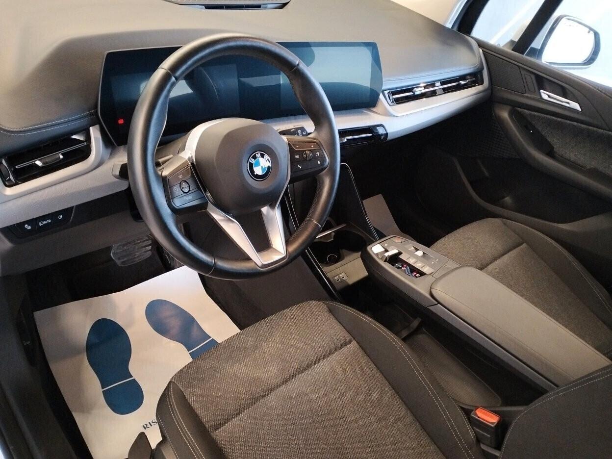 BMW 220 i Active Tourer mhev 48V auto