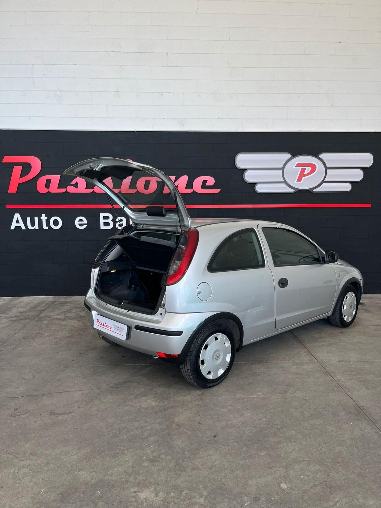 Opel Corsa 1.2i 16V cat 3 porte Silverline