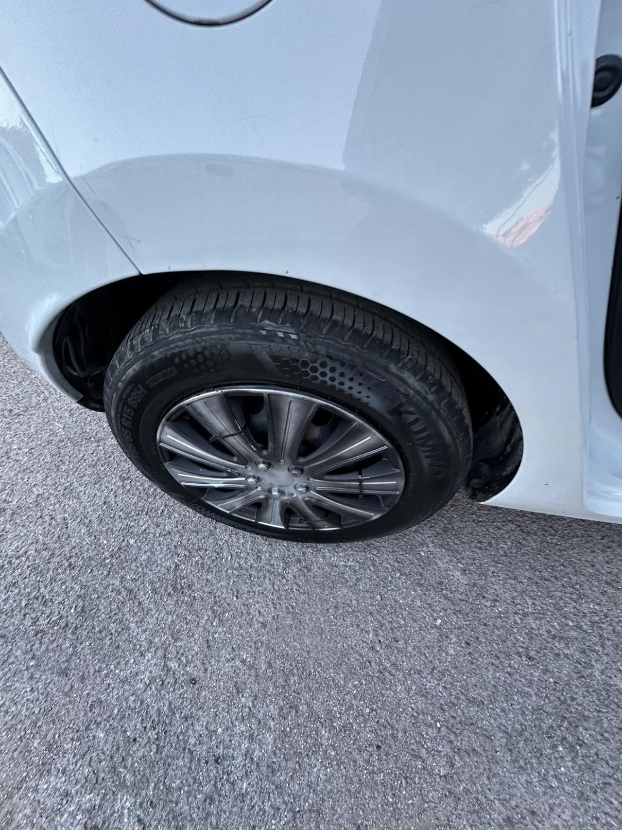 Renault Clio 1.2 75CV 5 porte Zen