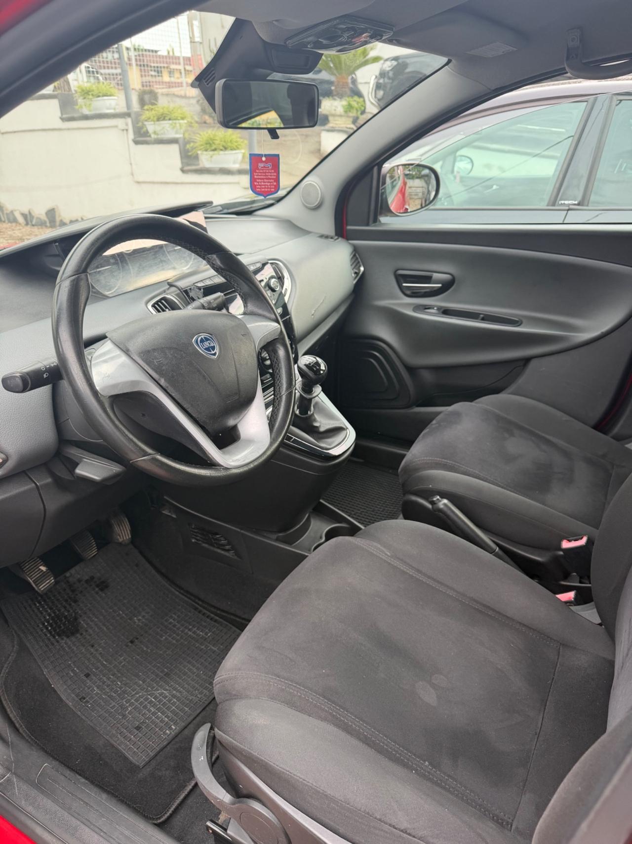Lancia Ypsilon Ecochic Gold
